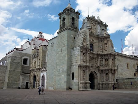 La Basílica de Nuestra Señora de la Soledad pertenece al siglo XVII